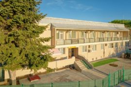 Дом за стари хора Резиденция дядо Ради в град Хисаря: Външен изглед -2. Дом за стари хора Резиденция дядо Ради: Уютно и безопасно място за грижа и обич към възрастните хора, 0877733307, ул. Илин Паунов №7, Хисаря, обл. Пловдив, п.к. 4180.