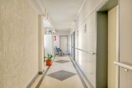 Дом за стари хора Резиденция дядо Ради в град Хисаря: Коридор. Дом за стари хора Резиденция дядо Ради: Уютно и безопасно място за грижа и обич към възрастните хора, 0877733307, ул. Илин Паунов №7, Хисаря, обл. Пловдив, п.к. 4180.