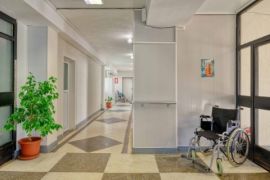 Дом за стари хора Резиденция дядо Ради в град Хисаря: Фоайе. Дом за стари хора Резиденция дядо Ради: Уютно и безопасно място за грижа и обич към възрастните хора, 0877733307, ул. Илин Паунов №7, Хисаря, обл. Пловдив, п.к. 4180.